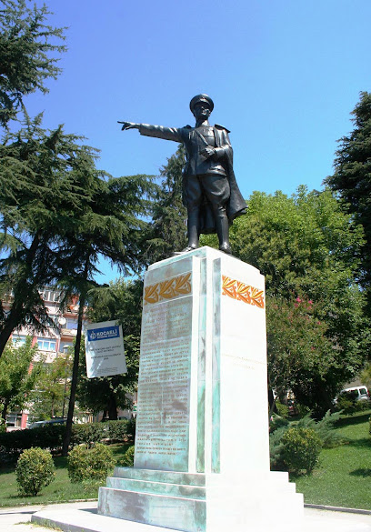 Atatürk Heykeli